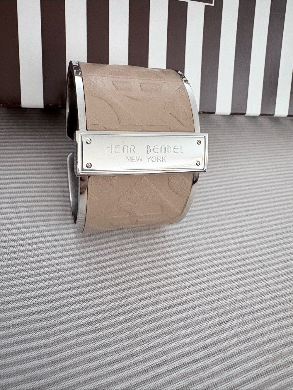 Henri Bendel Open Cuff Bracelet - Picture 2 of 9